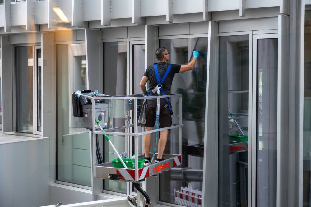 vitres en hauteur nettoyage par un professionnel