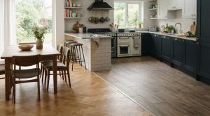 parquet ou carrelage dans la cuisine ? comparez leur résistance, leur entretien et leur style pour choisir le revêtement de sol adapté à vos besoins.